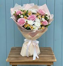 Букет цветов из:  Гвоздики, Орхидеи и Розы #REPLACE_PRED# Вадинске