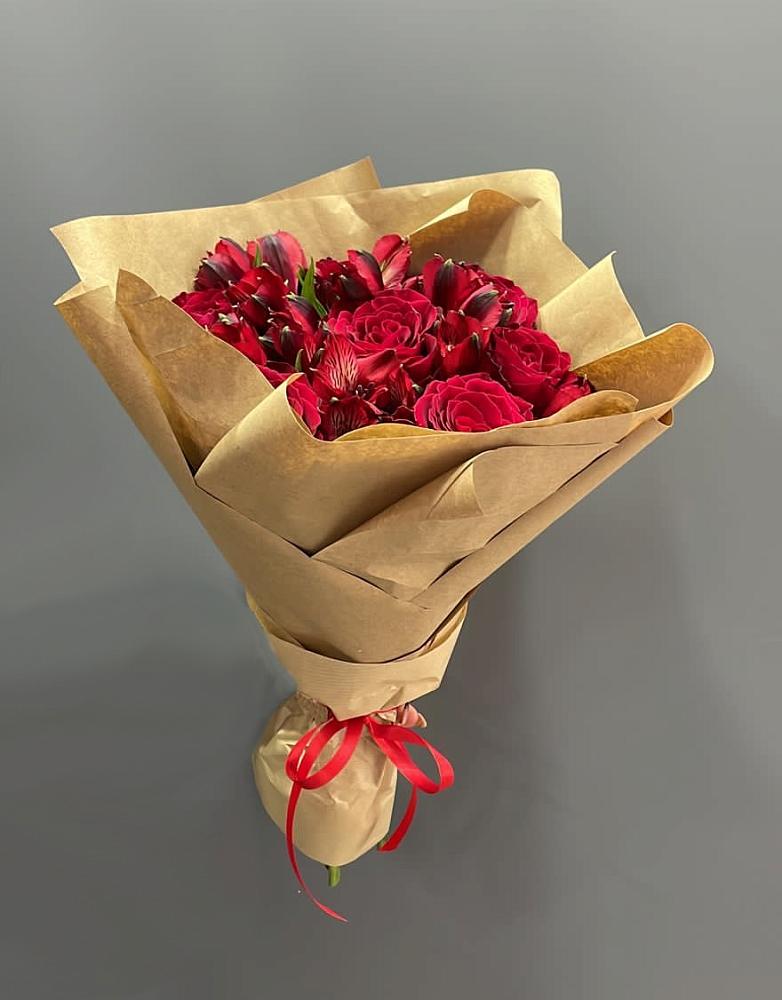 Букет цветов из: Альстромерии и Розы в Вадинске