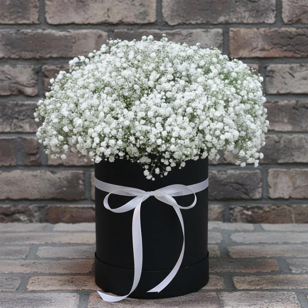 Цветочная композиция из Гипсофила в шляпной коробке в Вадинске