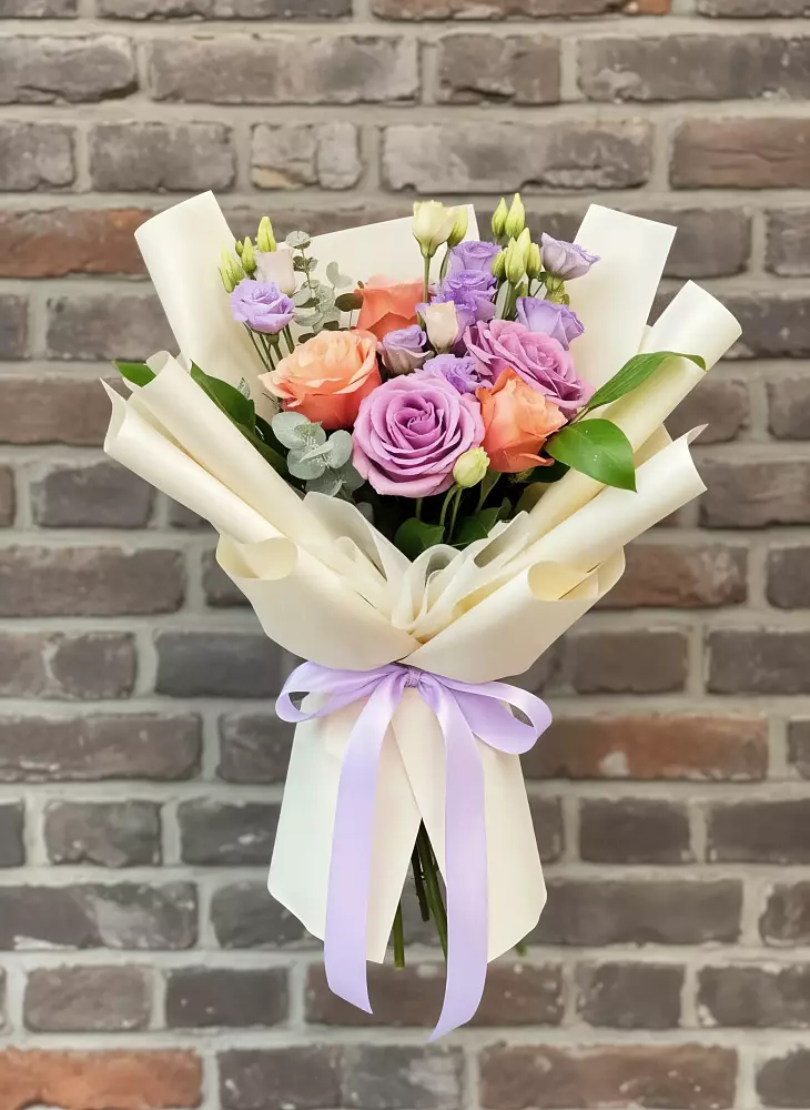 Букет цветов из: Лизиантусы и Розы в Вадинске