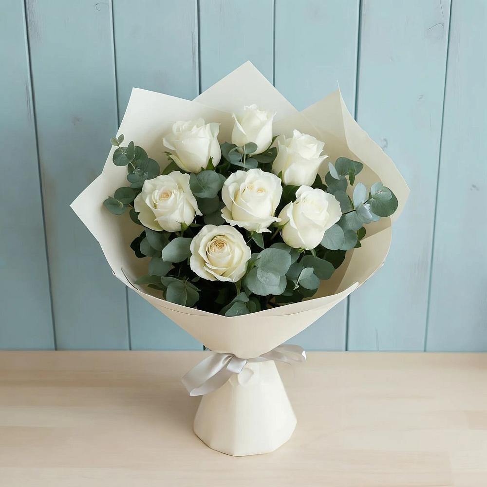 Букет Белые розы в Эвкалипте в Вадинске