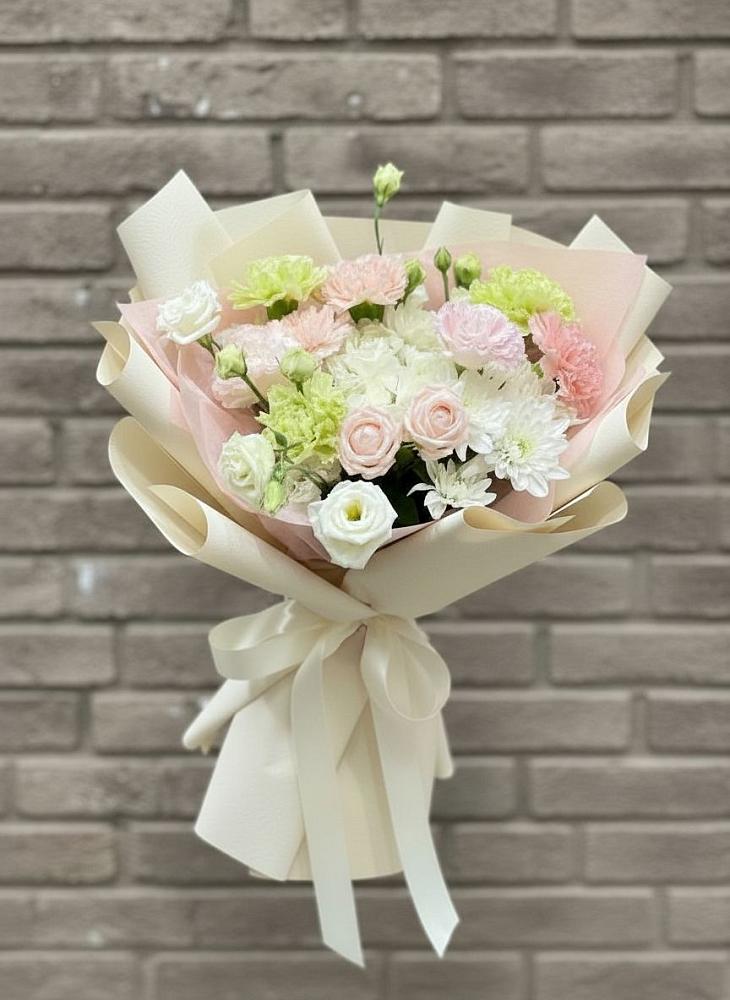 Букет цветов из: Гвоздики, Розы, Лизиантусы и Хризантемы в Вадинске