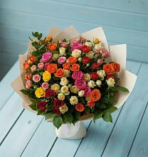 Букет Микс из разноцветных кустовых роз в Вадинске